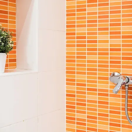 Apartment Anker At Deak Sq. *