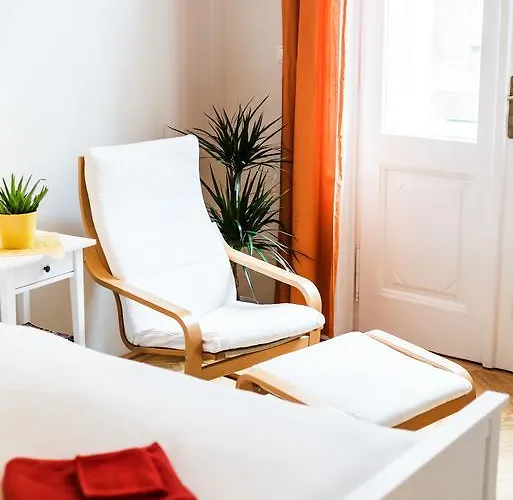 Apartment Anker At Deak Sq.